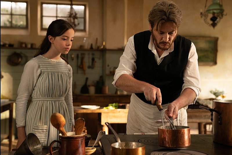 Pauline (Bonnie Chagneau-Ravoire) und Dodin (Benoît Magimel) in Geliebte Köchin