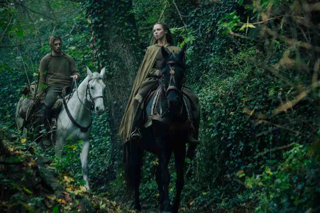 Jannis Niewöhner als Siegfried und Lilja van der Zwaag als Kriemhild.