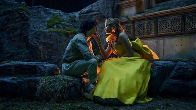 Jella Haase (rechts im Bild) ist CHANTAL IM MÄRCHENLAND