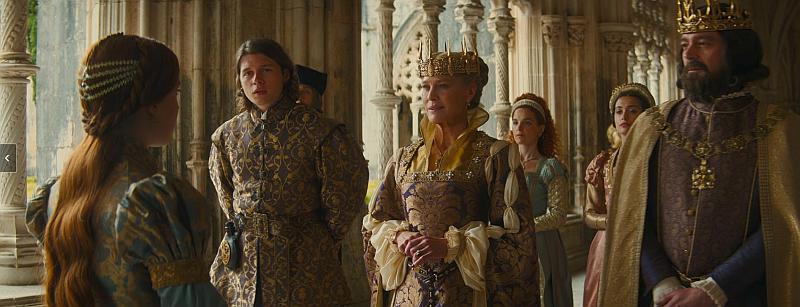 (Rechts im Bild) Millie Bobby Brown im Film Damsel kurz vor der Hochzeit