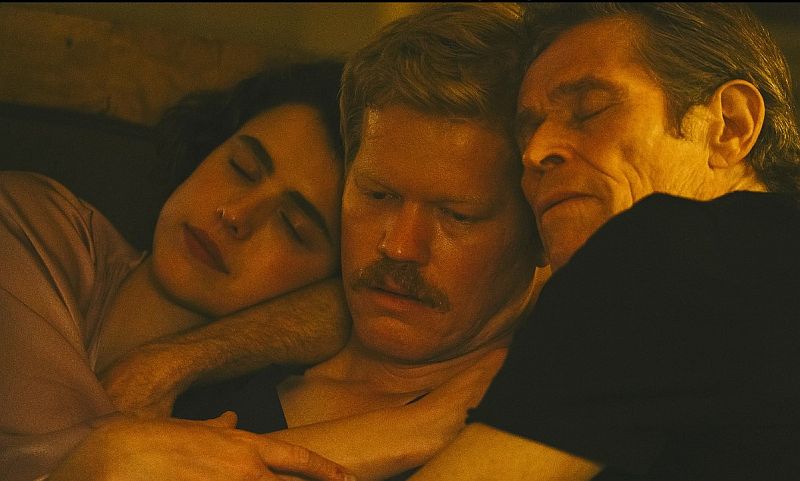 Kinds of Kindness mit (L-R) Margaret Qualley, Jesse Plemmons, Willem Dafoe