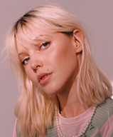 LINA LARISSA STRAHL ist EINI, das EINHORN