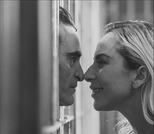 (L-R.) Joaquin Phoenix und Lady Gaga in Joker: Folie à Deux
