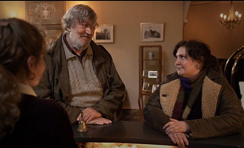 TREASURE - FAMILIE IST EIN FREMDES LAND