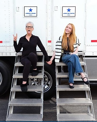 (l-r) Jamie Lee Curtis und Lindsay Lohan beim Dreh zu Freaky Friday 2