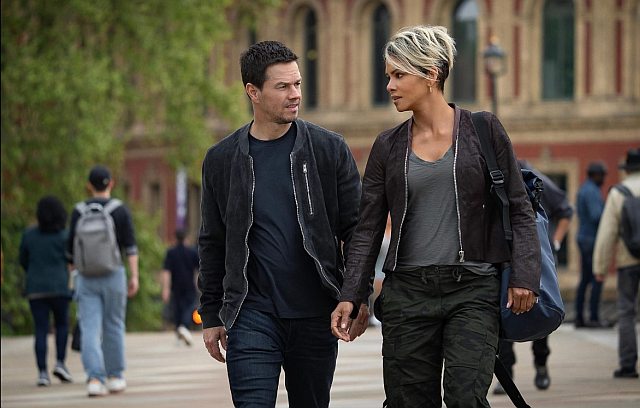 Halle Berry und Mark Wahlberg in The Union