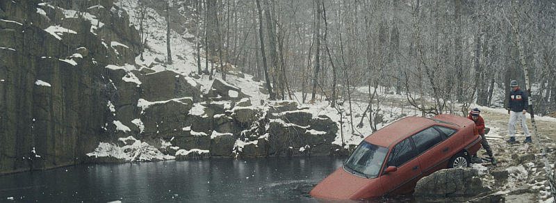 MIT DER FAUST IN DIE WELT SCHLAGEN