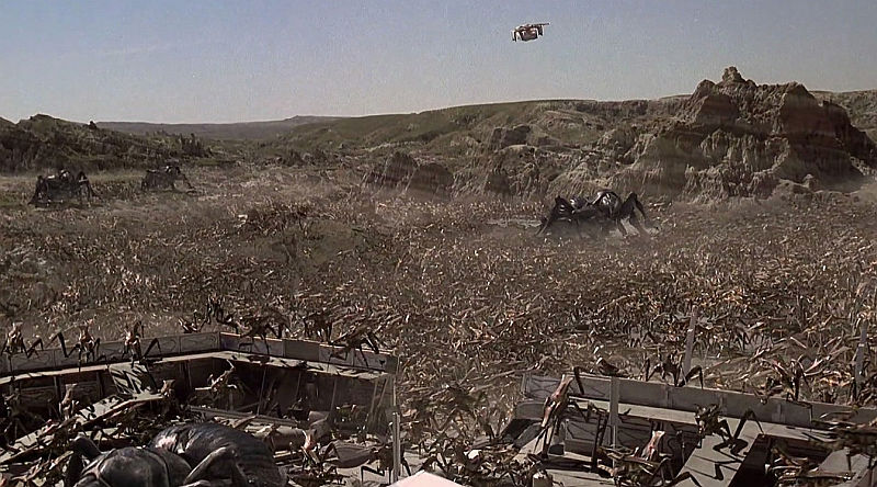 SZENE AUS DEM FILM STARSHIP TROOPERS VON PAUM VERHOEVEN