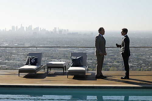 SUITS L.A. "Pilot" Episode 101 (l-r) Rob Nagle als Greg Litvak, Stephen Amell als Ted Black