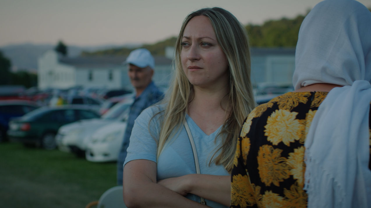 Alisa in Potočari, am Tag des Gedenkens an den Völkermord von Srebrenica