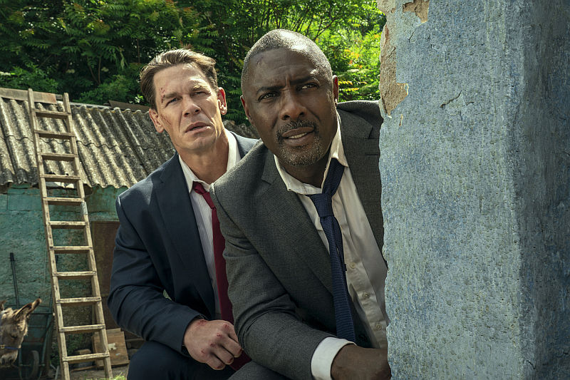 (L_R) John Cena und Idris Elba in Heads of State