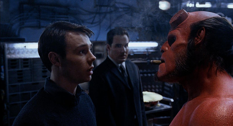 (rechts im Bild) Ron Perlman in HELLBOY