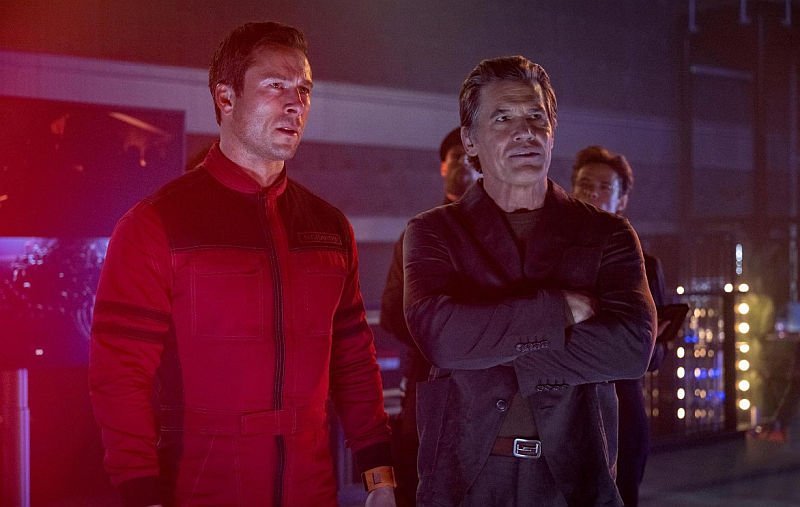 (L-R) Glen Powell und Josh Brolin in The Running Man 2025